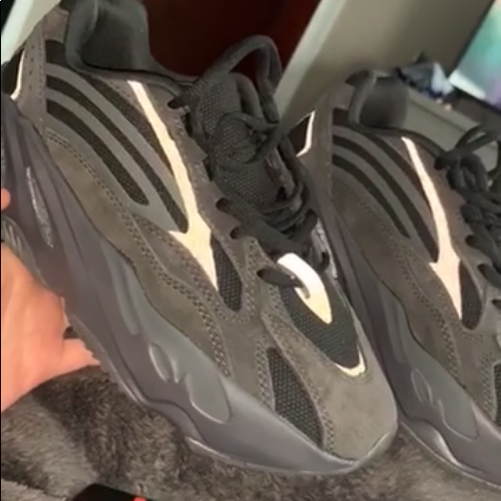 Yeezy 700 size 7.5 women’s